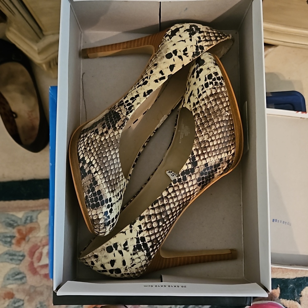 Massimo snake skin print 3in spike heels